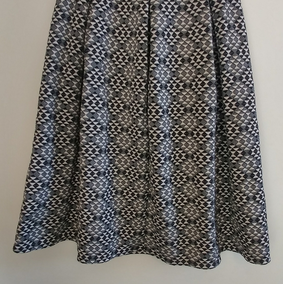 Joe B Triangle Print Gray Midi Skirt Small - Picture 5 of 6